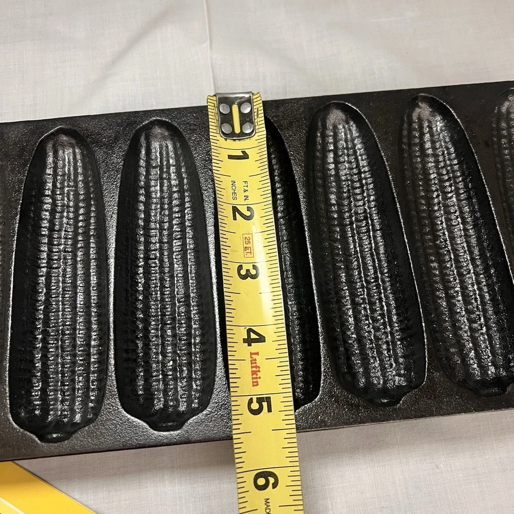 Lodge L27C3 Cast Iron 7 Cornstick Pan Pre-Seasoned Made USA New w/ Tag